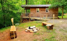 Lil' Log At Hearthstone Cabins And Camping - Pet Friendly